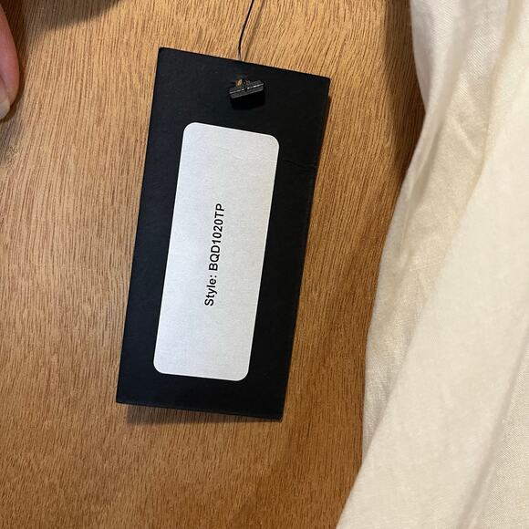 Blaque Label Cold Shoulder Top *NWT w/flaw* Off-White High Neck Trumpet Sleeve - Picture 7 of 11